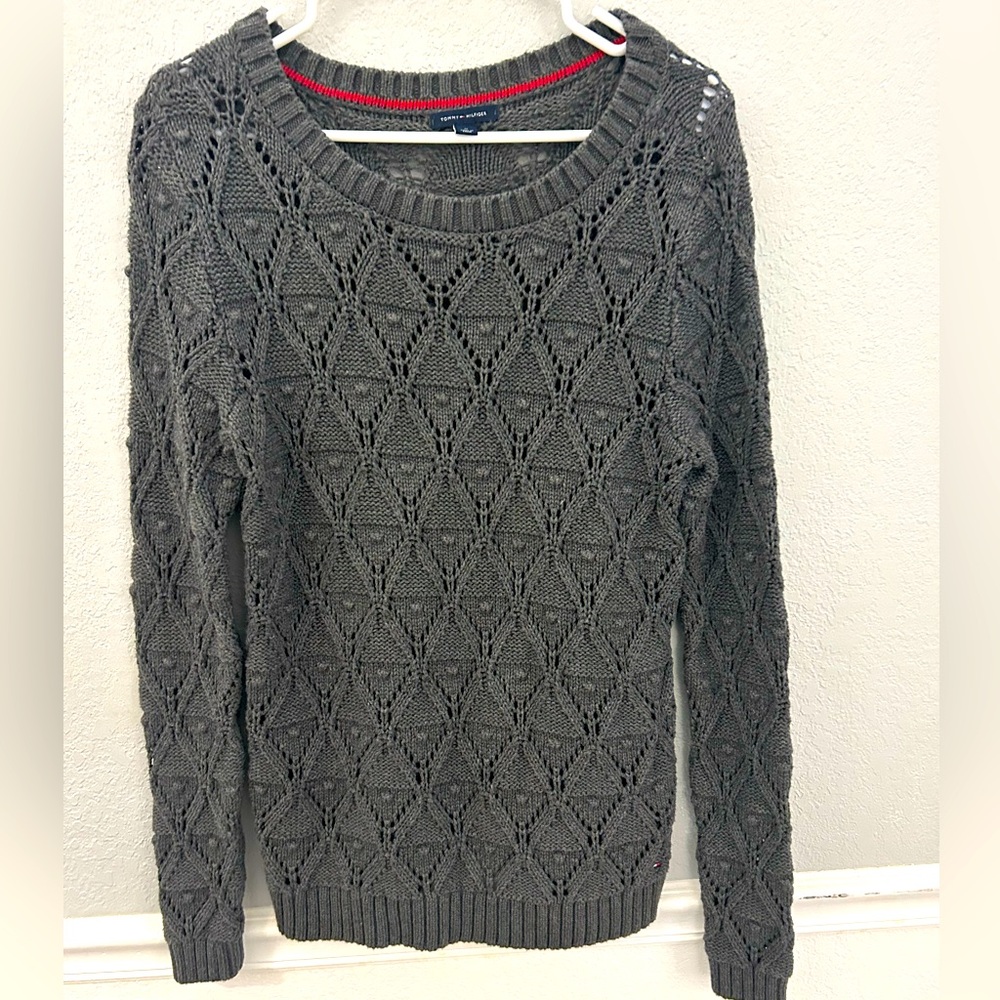 Beautiful Women’s Grey Crochet Tommy Hilfiger Sweater! Size medium, worn once!
